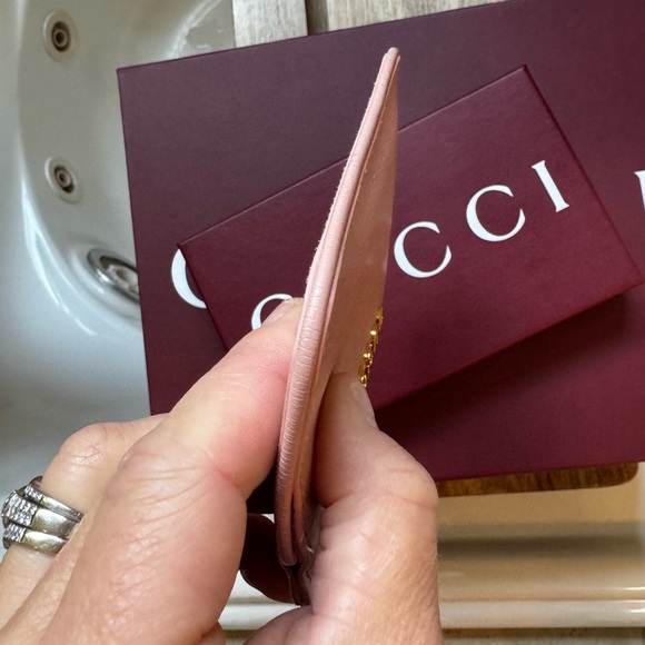 Pink Gucci leather key holder with gold logo #GucciAccessories - Picture 4 of 7